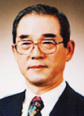 제 1대 원장 정영의씨의 사진입니다.