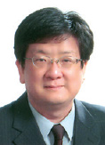 제 8대 원장 황성현씨의 사진입니다.